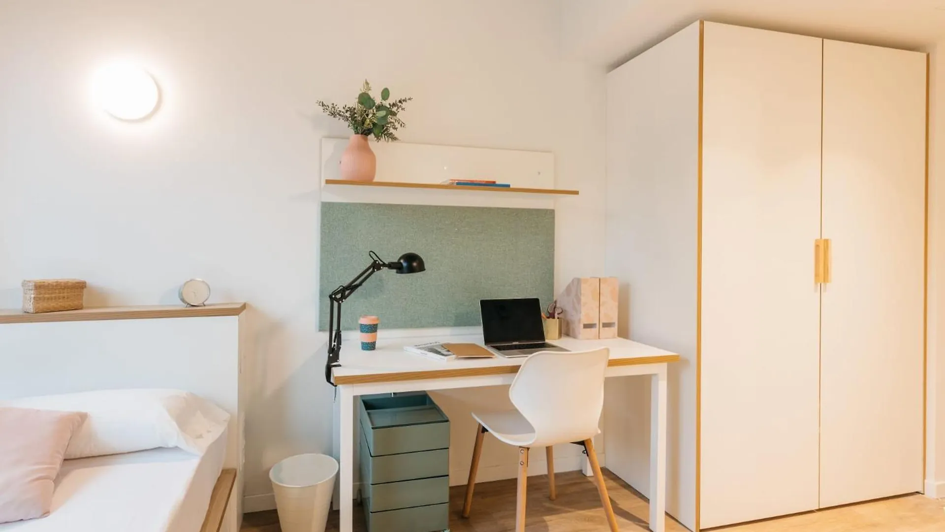 Pallars Student Accommodation: Spacious Studios for Barcelona Students Spain