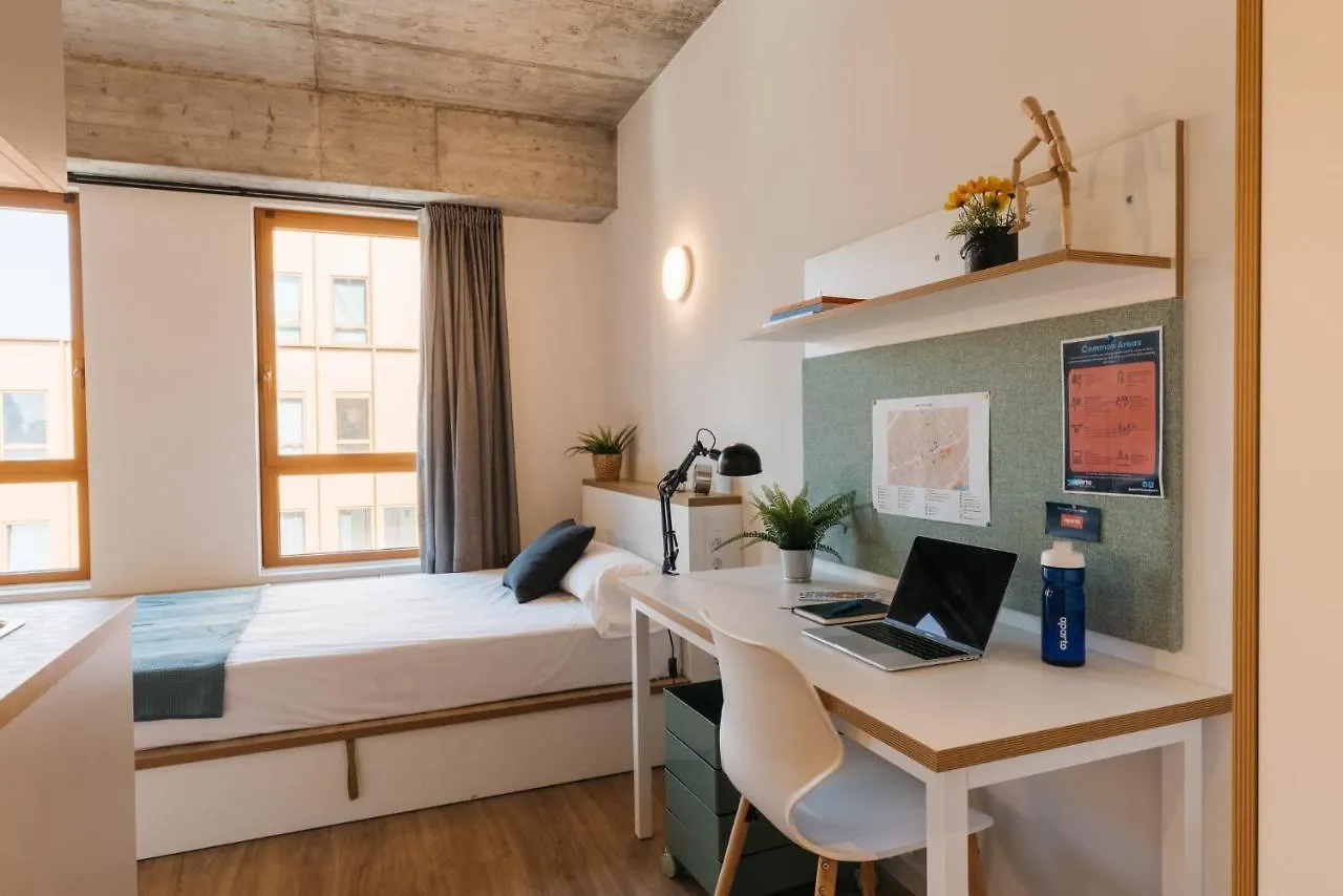 Apartment Pallars Student Accommodation: Spacious Studios for Barcelona Students